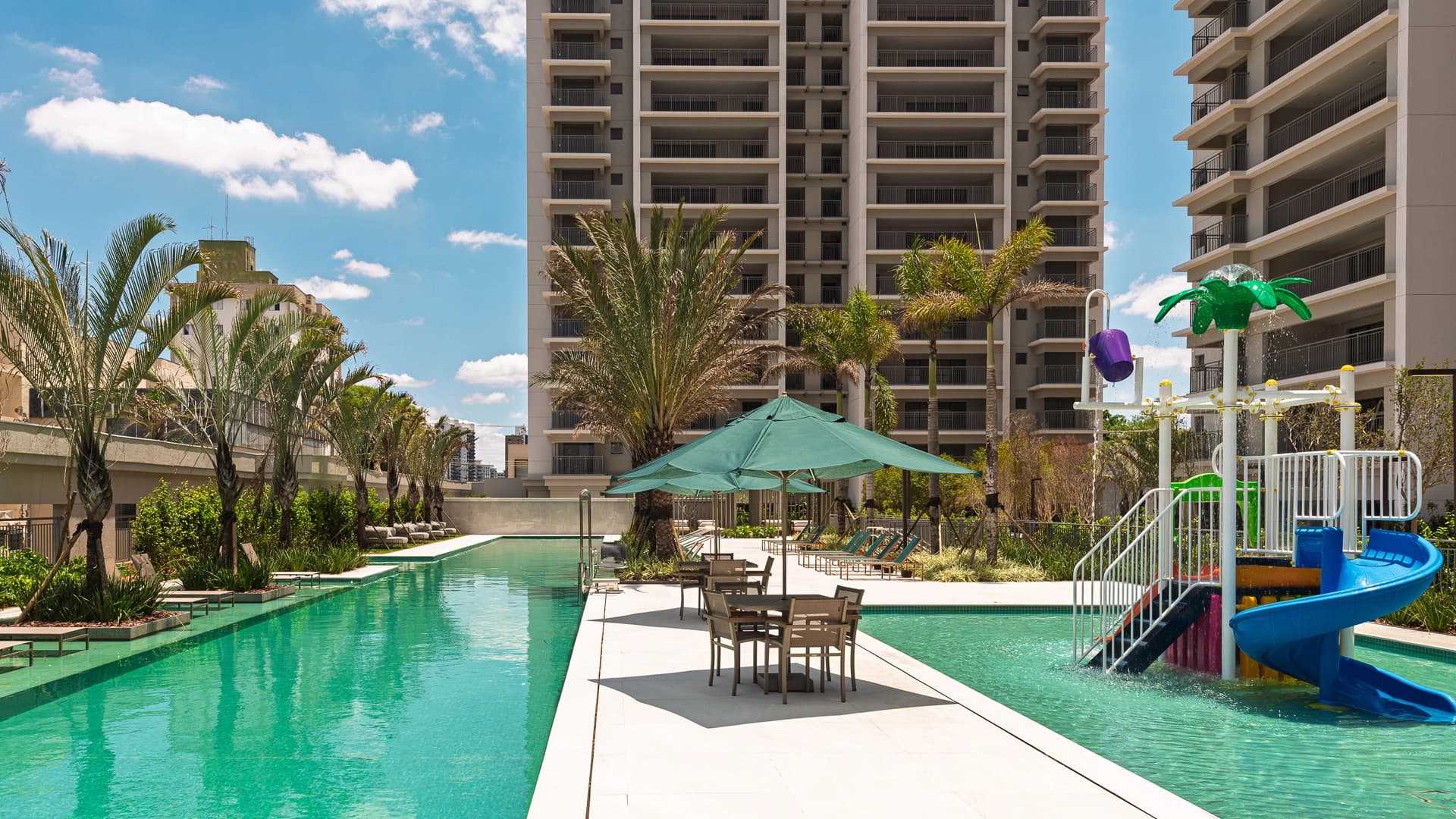 Foto das piscinas adulto e infantil