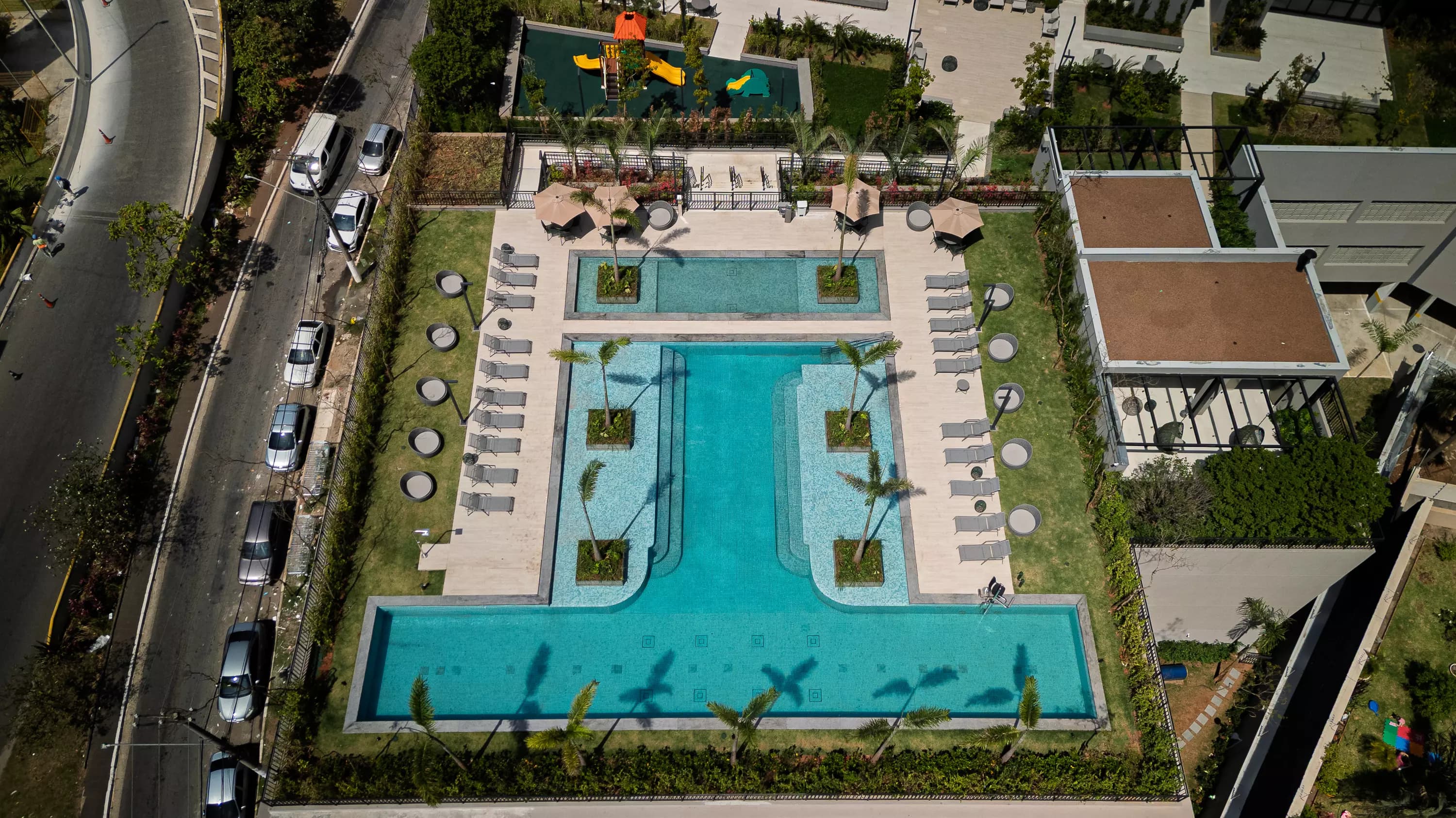Foto do drone aéreo da piscina